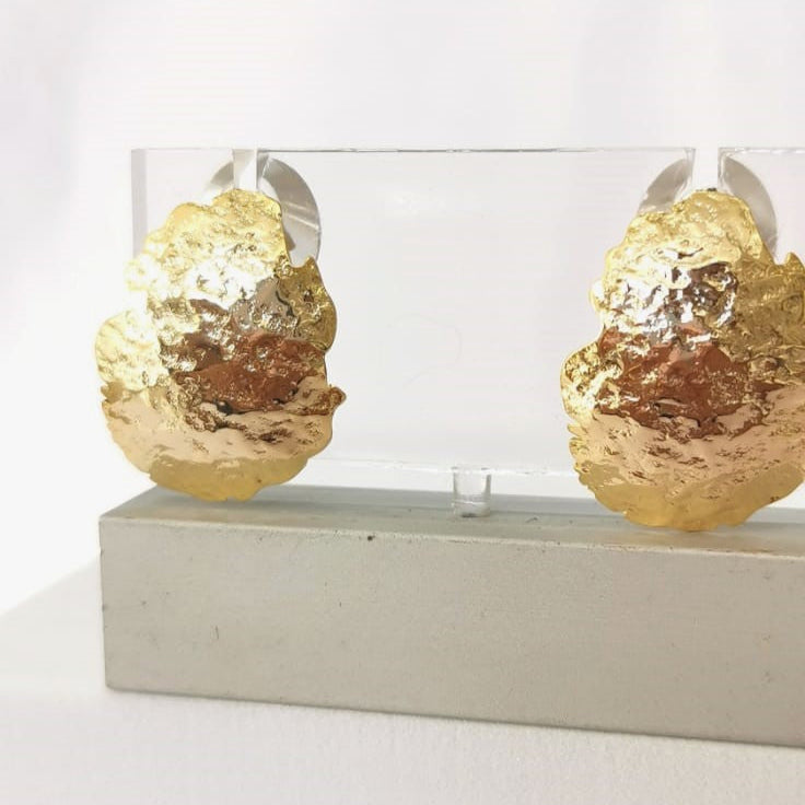 Arete hoja martillada - Mariana Osorno Joyería
