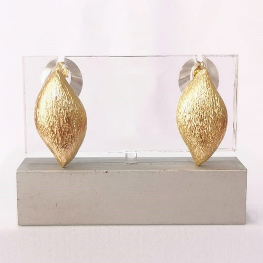 Arete hoja satín - Mariana Osorno Joyería