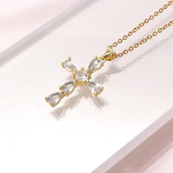 Collar de cruz con zirconia - Mariana Osorno Joyería