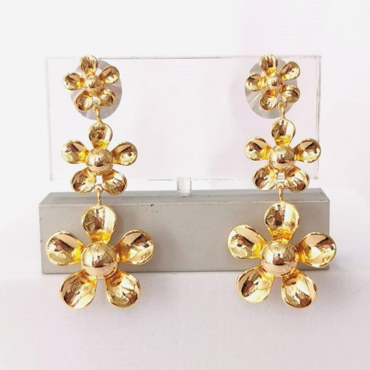 Aretes triple flor - Mariana Osorno Joyería