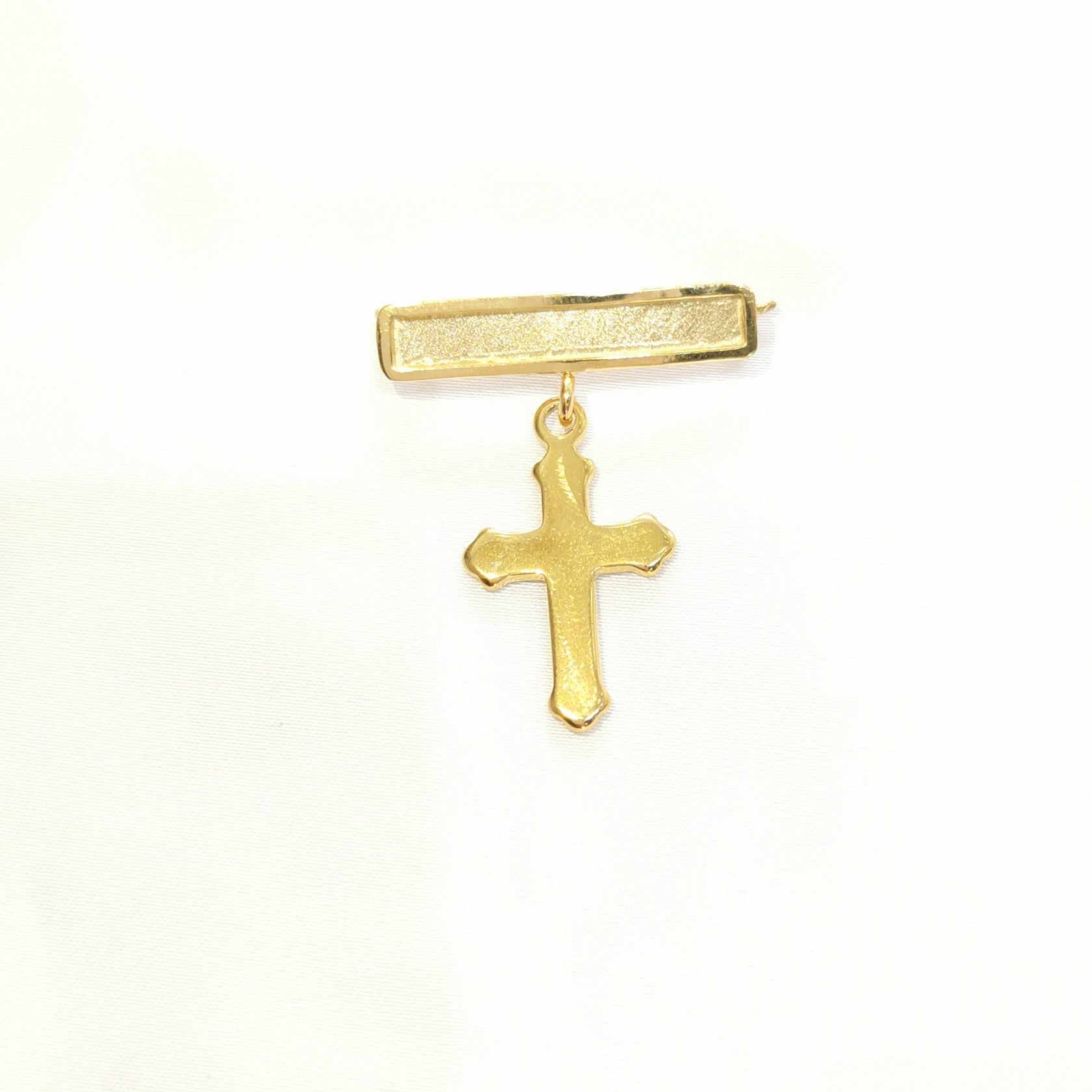 Broche de cruz con placa mate - Mariana Osorno Joyería