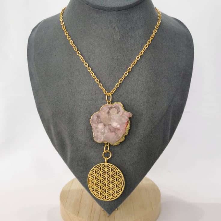 Collar largo con dije de drusa de cuarzo y dije circular - Mariana Osorno Joyería