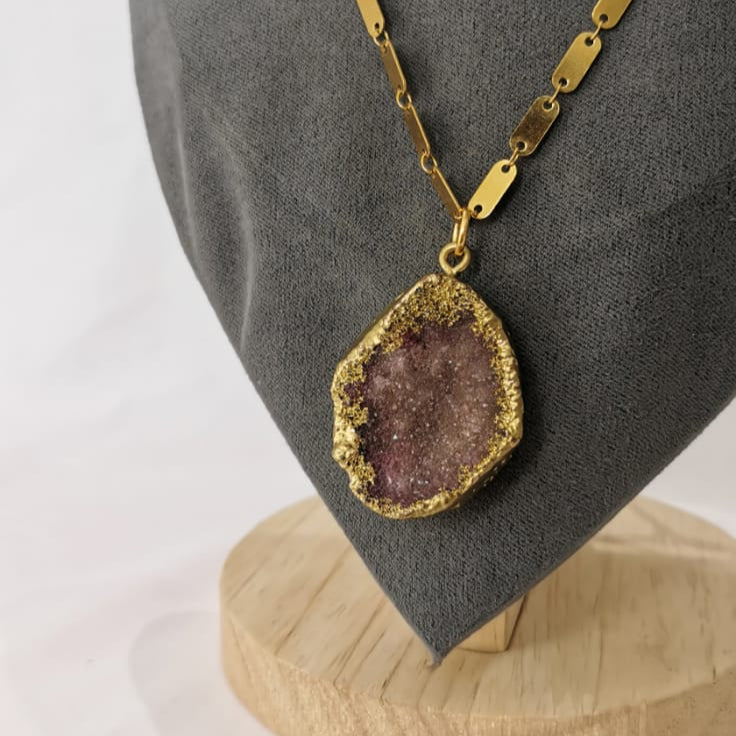Collar de cadena de placas con dije de drusa de cuarzo - Mariana Osorno Joyería