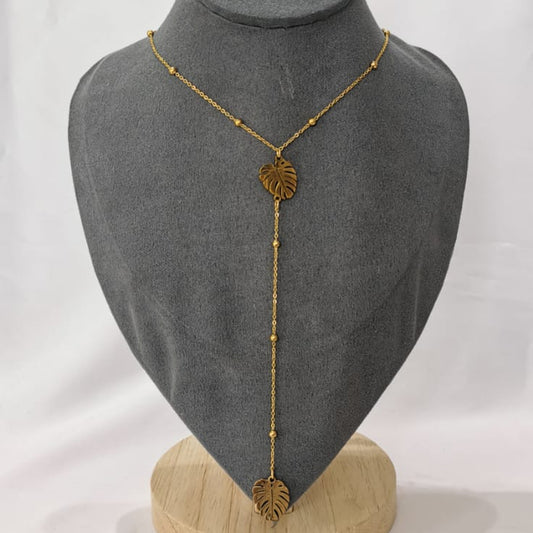 Collar tipo corbatero de cadena con bolitas y dijes de hoja - Mariana Osorno Joyería