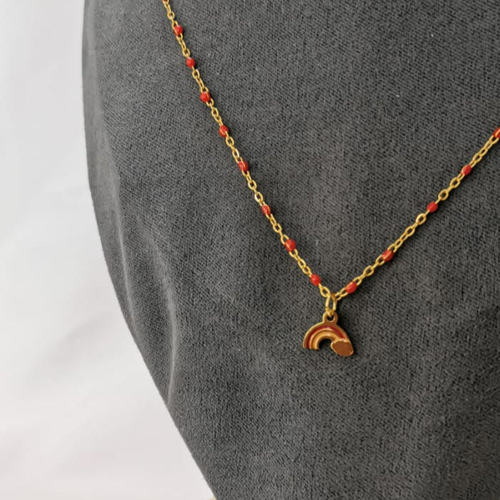 Collar de cadena con esmalte y dije de arcoiris - Mariana Osorno Joyería