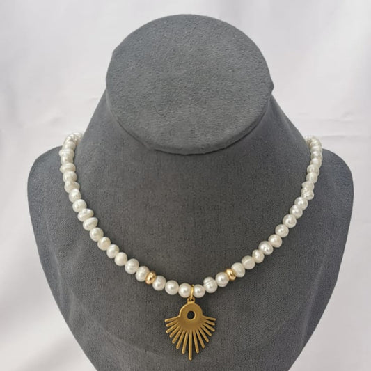 Collar de perla con dije de sol - Mariana Osorno Joyería
