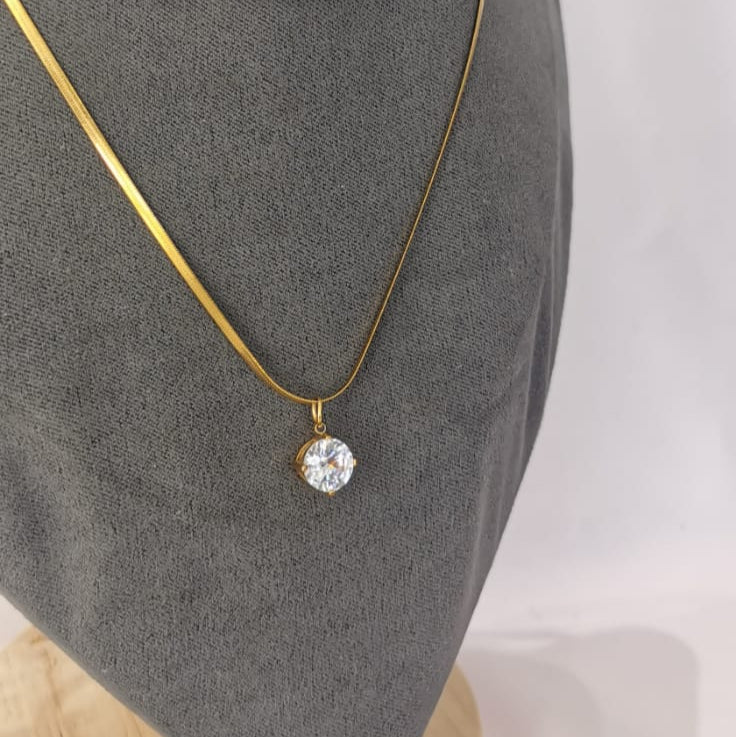 Cadena planchada con dije de zirconia - Mariana Osorno Joyería