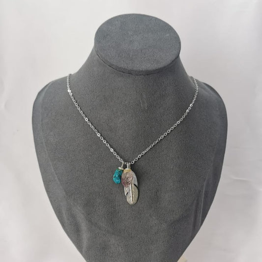 Collar pluma y piedra naturales - Mariana Osorno Joyería