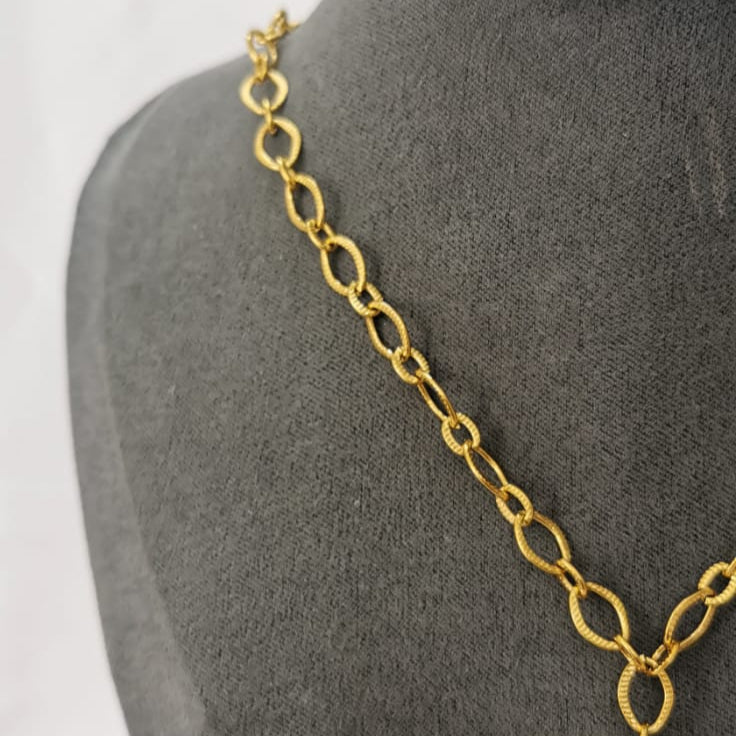 Collar con dije de flor y péndulo de obsidiana - Mariana Osorno Joyería