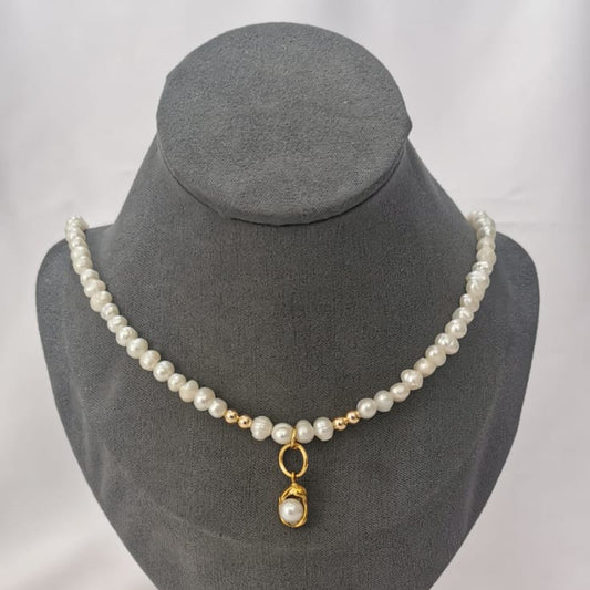 Collar de perlas naturales con dije de cuna de perla - Mariana Osorno Joyería
