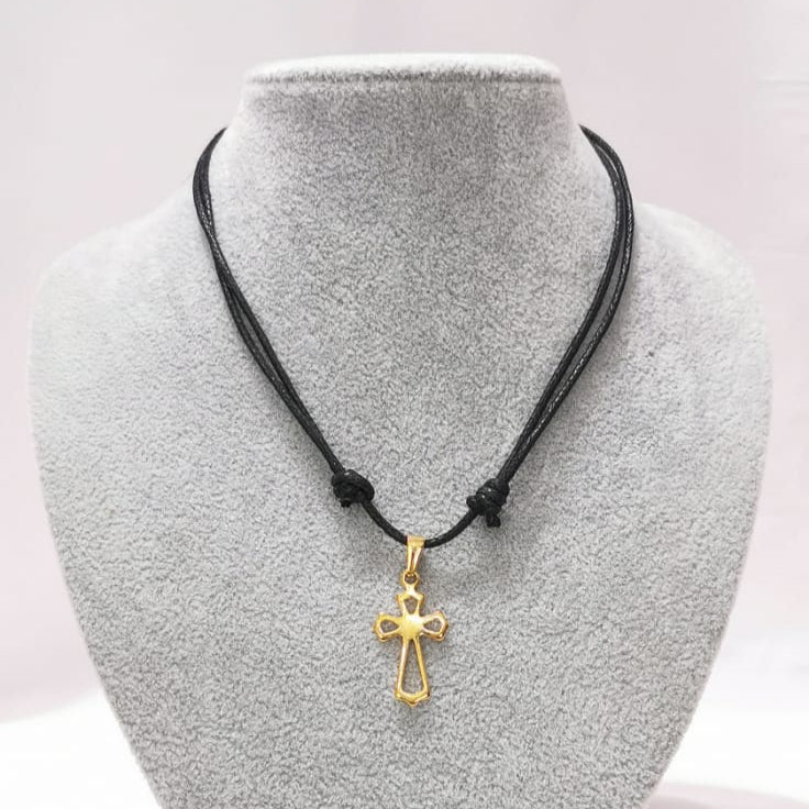 Collar de cuero con cruz - Mariana Osorno Joyería