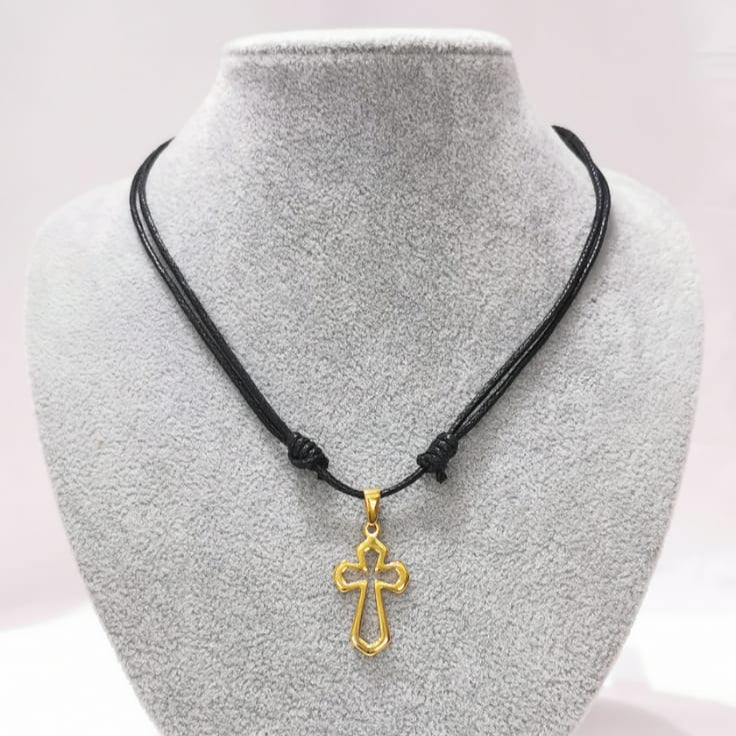 Collar de cuero con cruz - Mariana Osorno Joyería