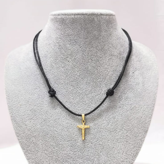 Collar de cuero y cruz - Mariana Osorno Joyería