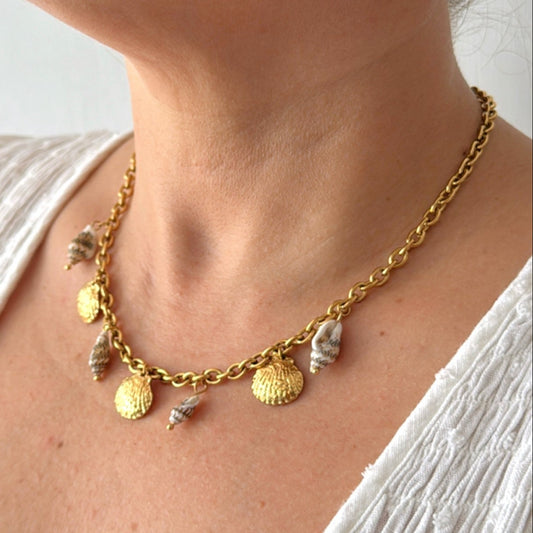 Collar con charms marinos - Mariana Osorno Joyería