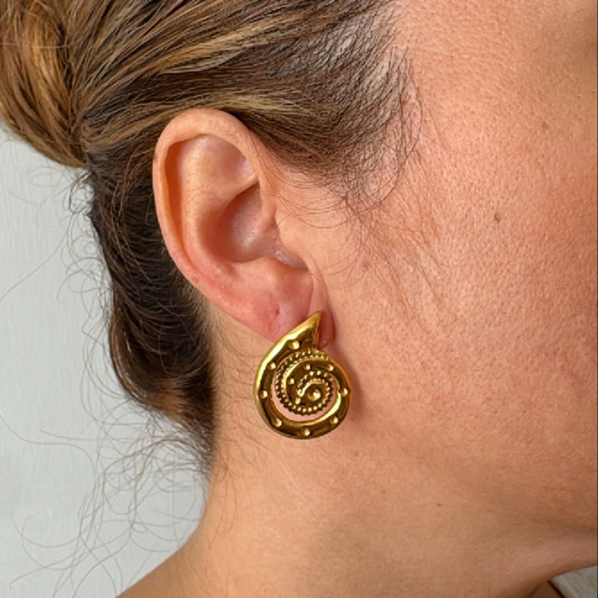 Aretes de caracol - Mariana Osorno Joyería