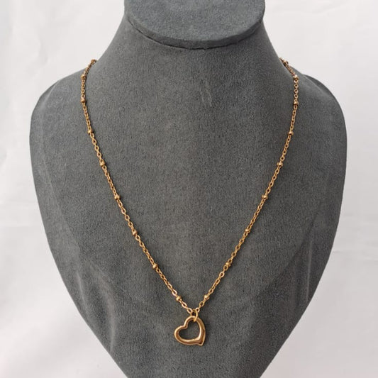 Collar con cadena de bolitas y dije de corazón - Mariana Osorno Joyería