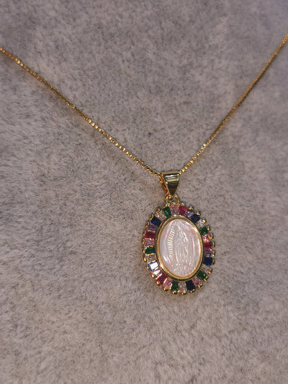 COLLAR VIRGEN CONCHA NACAR Y ZIRCONIA - Mariana Osorno Joyería
