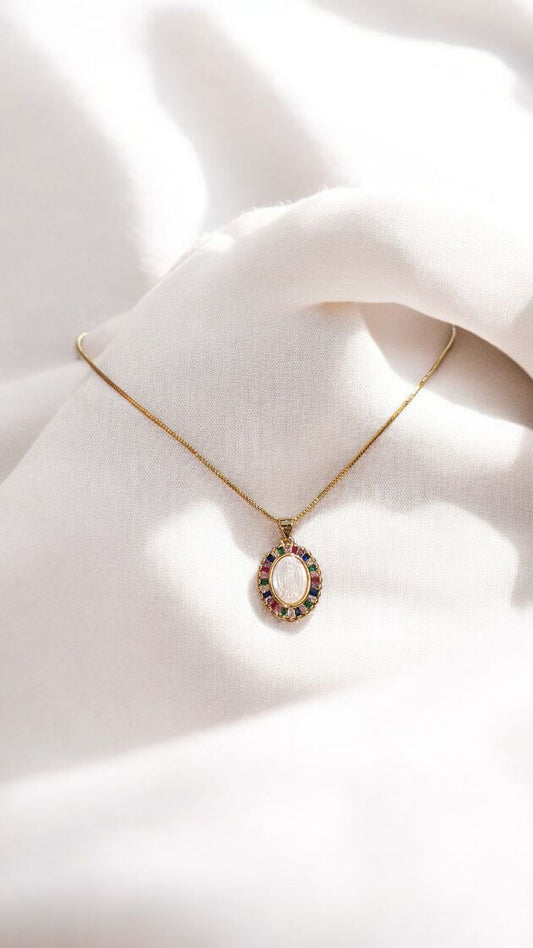 COLLAR VIRGEN CONCHA NACAR Y ZIRCONIA - Mariana Osorno Joyería