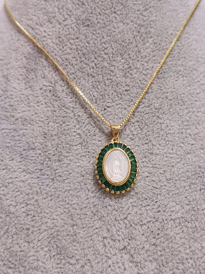 COLLAR VIRGEN CONCHA NACAR Y ZIRCONIA - VERDE - Mariana Osorno Joyería