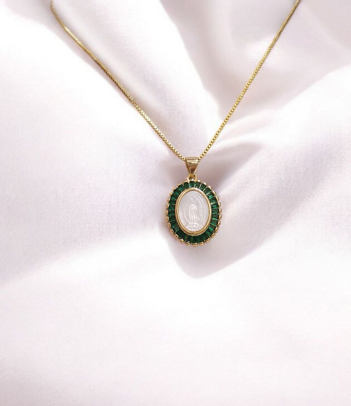 COLLAR VIRGEN CONCHA NACAR Y ZIRCONIA - VERDE - Mariana Osorno Joyería