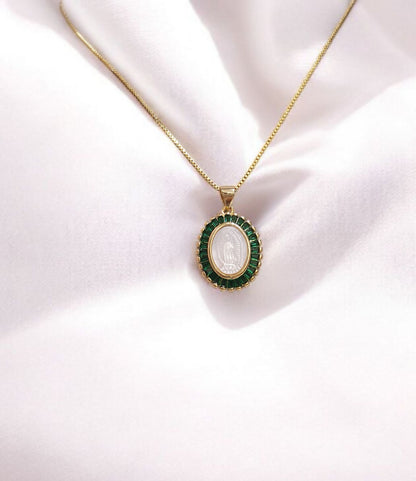COLLAR VIRGEN CONCHA NACAR Y ZIRCONIA - VERDE - Mariana Osorno Joyería