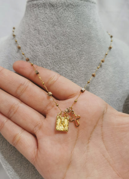COLLAR ESCAPULARIO CON PIERDAS - Mariana Osorno Joyería