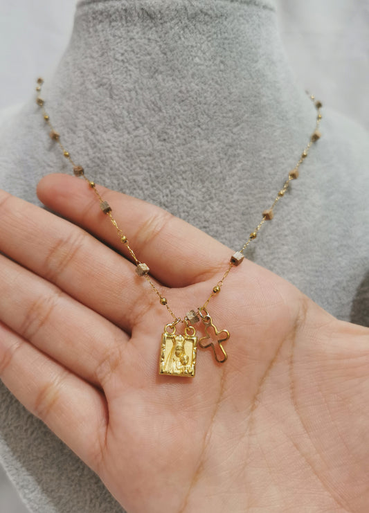 COLLAR ESCAPULARIO CON PIERDAS - Mariana Osorno Joyería