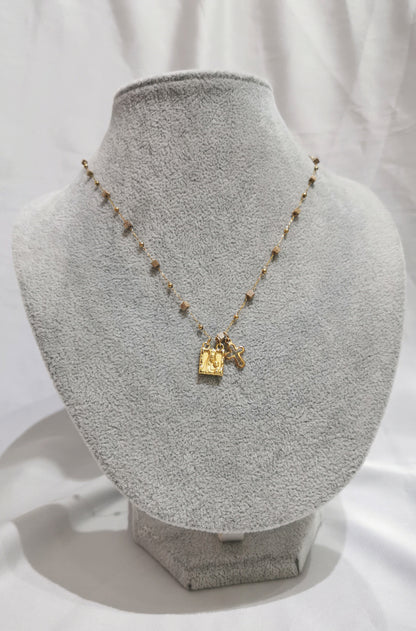 COLLAR ESCAPULARIO CON PIERDAS - Mariana Osorno Joyería