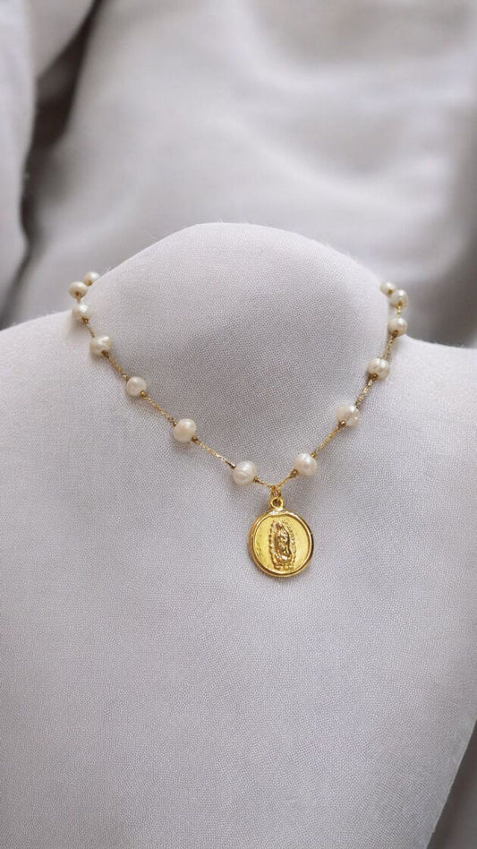 COLLAR VIRGEN CON PERLA DE RIO - Mariana Osorno Joyería