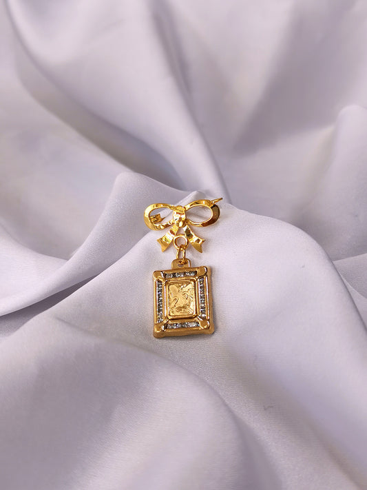 BROCHE MOÑO CON VIRGEN Y ZIRCONIAS