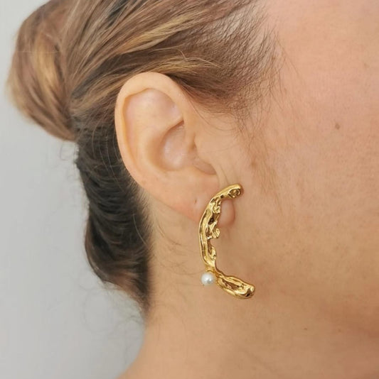 Aretes tipo bróquel irregulares con perla - Mariana Osorno Joyería