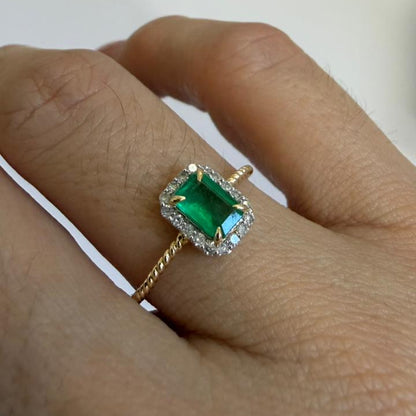 ANILLO ESMERALDA TORZAL - Mariana Osorno Joyería