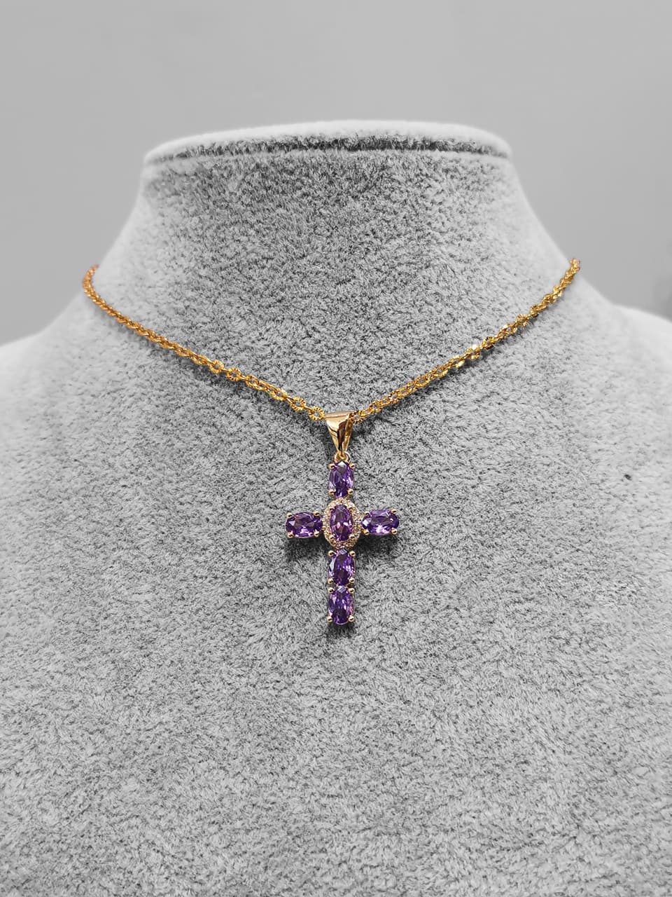 COLLAR CRUZ MORADA - Mariana Osorno Joyería