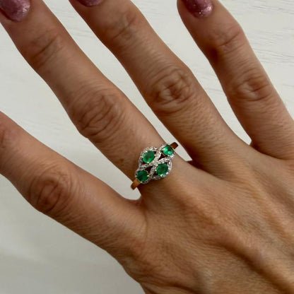 ANILLO PETALOS ESMERALDA - Mariana Osorno Joyería