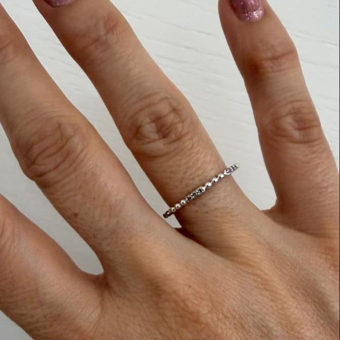 ANILLO DOTS MINI DIAMANTES - Mariana Osorno Joyería
