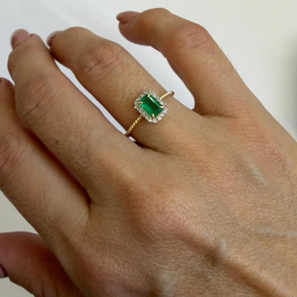 ANILLO ESMERALDA TORZAL - Mariana Osorno Joyería