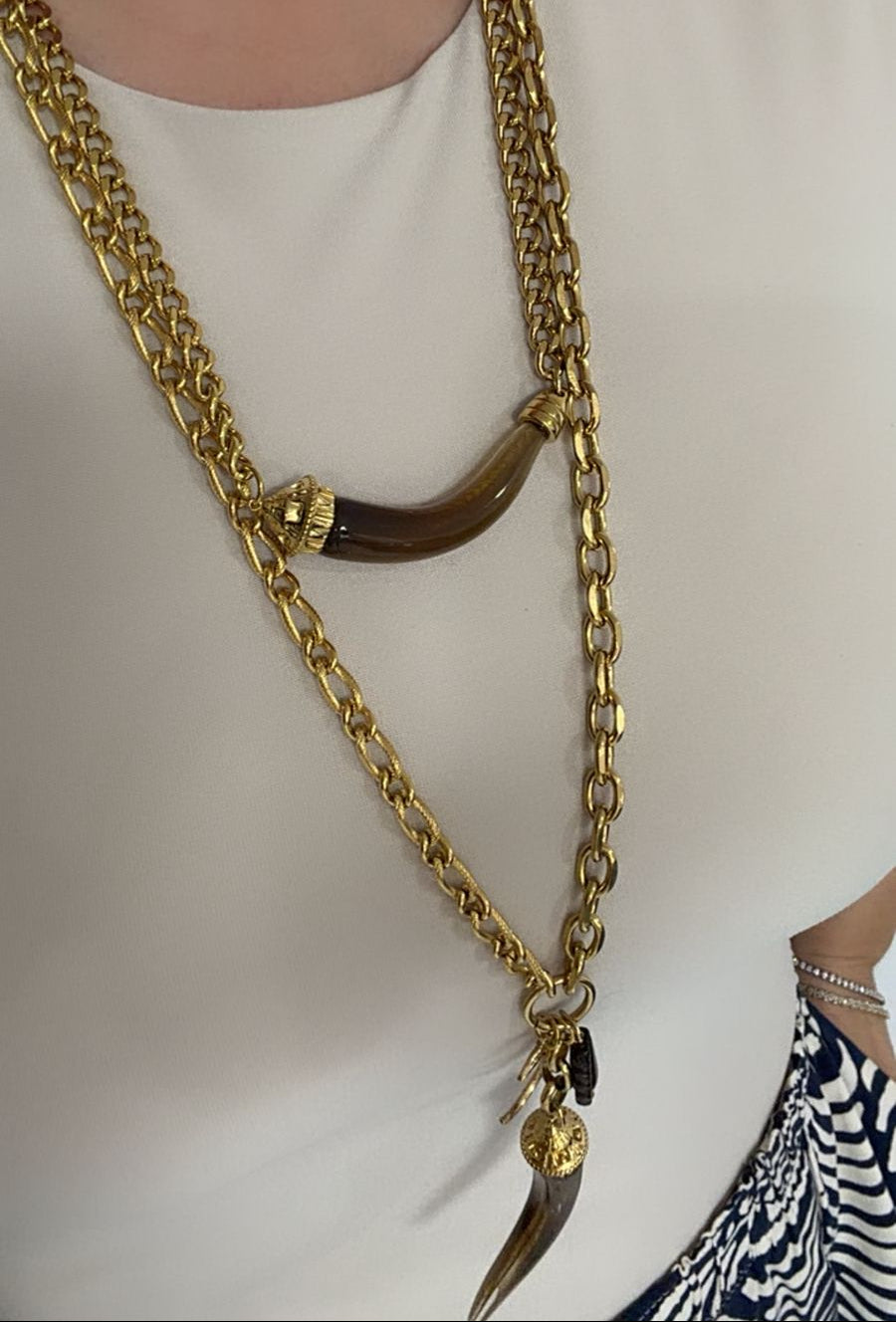 COLLAR DOBLE COLMILLO