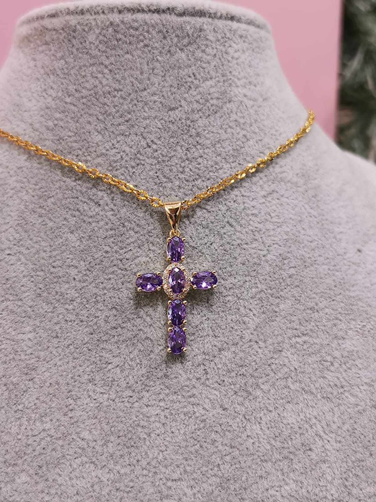 COLLAR CRUZ MORADA - Mariana Osorno Joyería