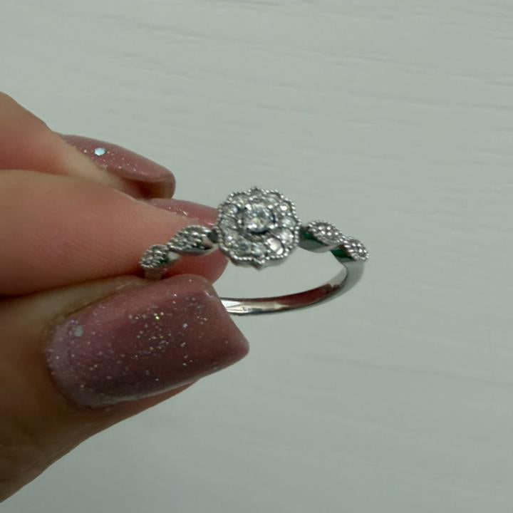 ANILLO FLOR SOLITARIO - Mariana Osorno Joyería