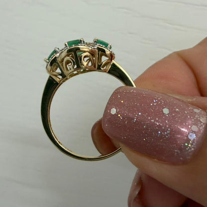 ANILLO PETALOS ESMERALDA - Mariana Osorno Joyería