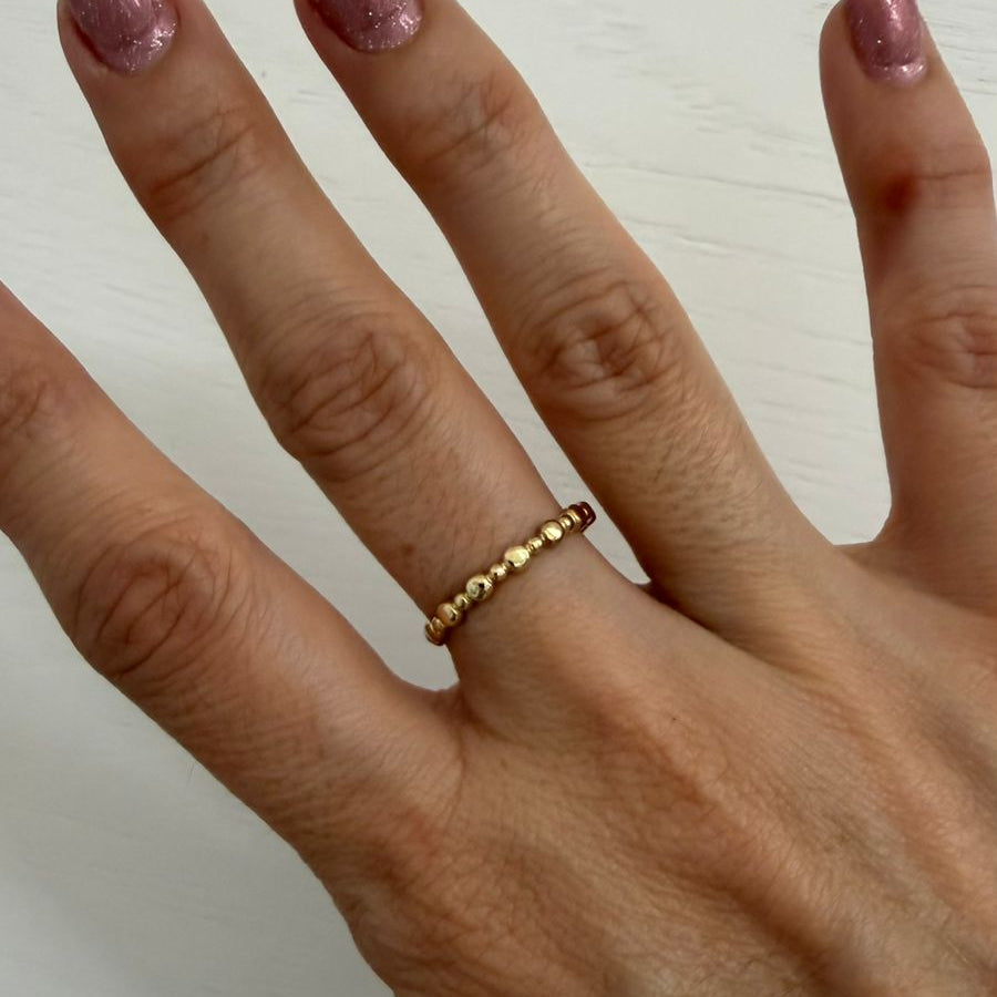 ANILLO ORO DOTS - Mariana Osorno Joyería