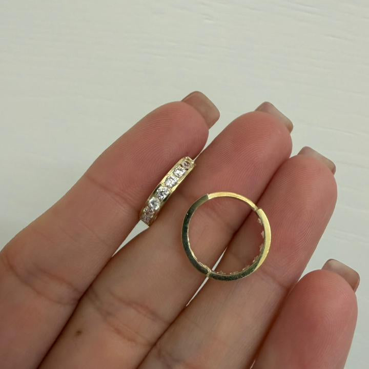 HUGGIE FILA CIRCONIA - Mariana Osorno Joyería
