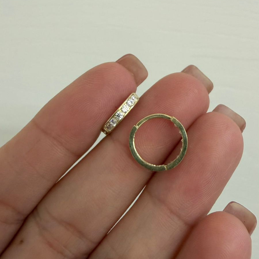 HUGGIE FILA CIRCONIA - Mariana Osorno Joyería