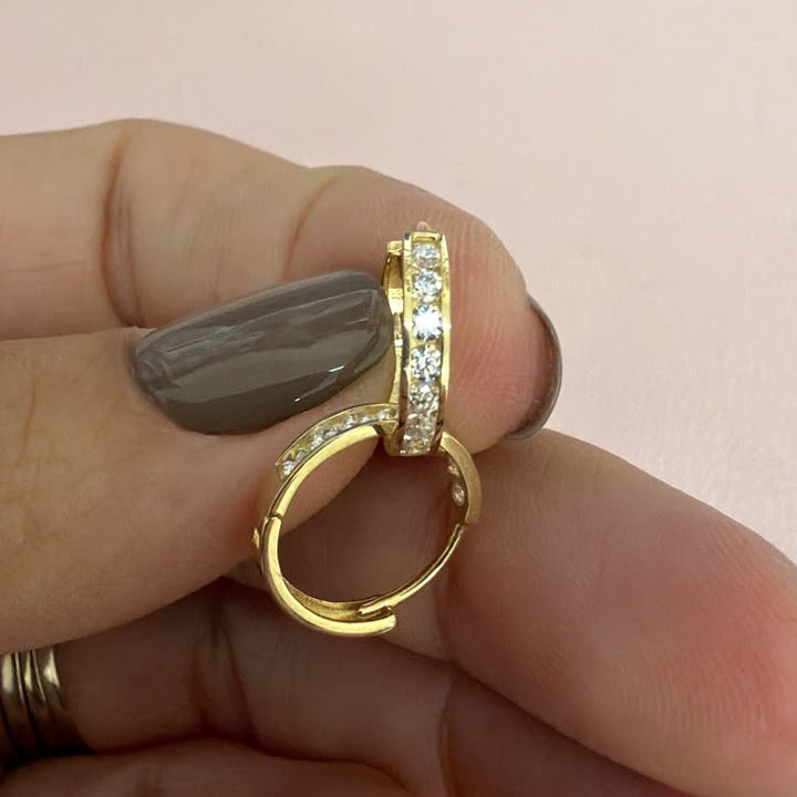 HUGGIE ZIRCONIA